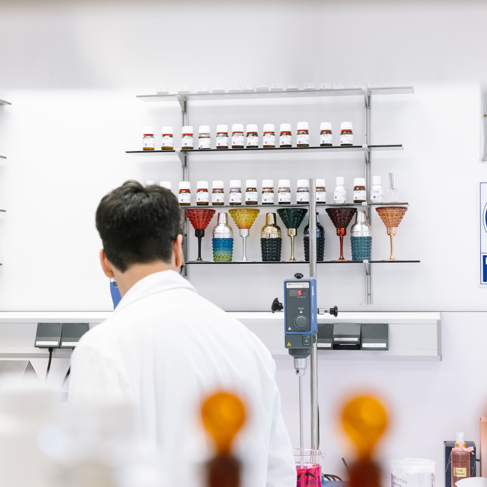 img-lab-person